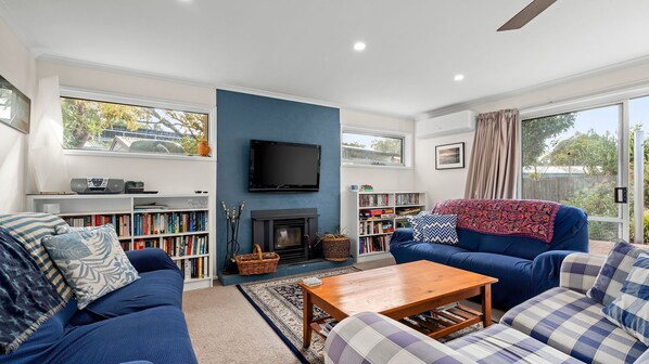 Smart TV, fireplace, DVD player