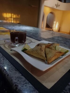 Free daily continental breakfast - Mojoh Inn Hotel (Ugunja)