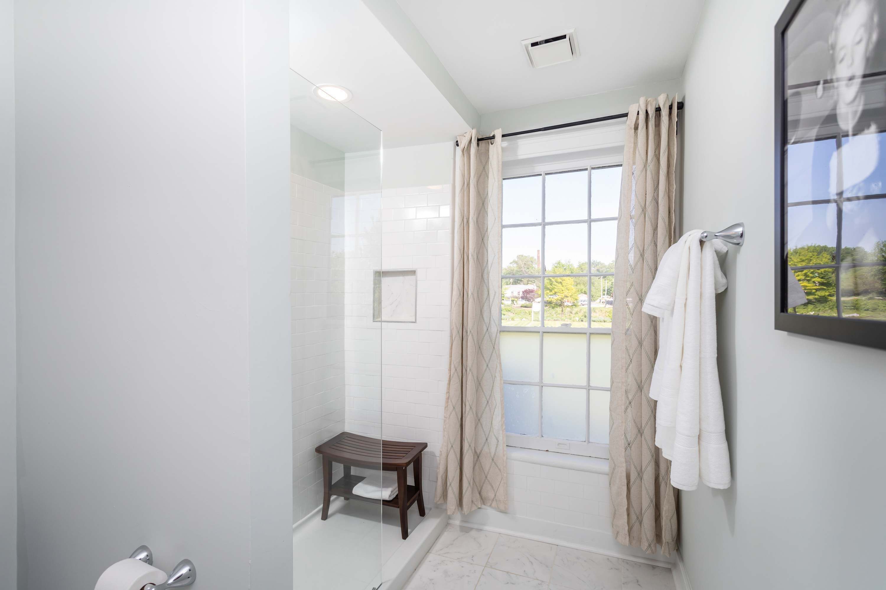 Bruser, hårtørrer, håndklæder