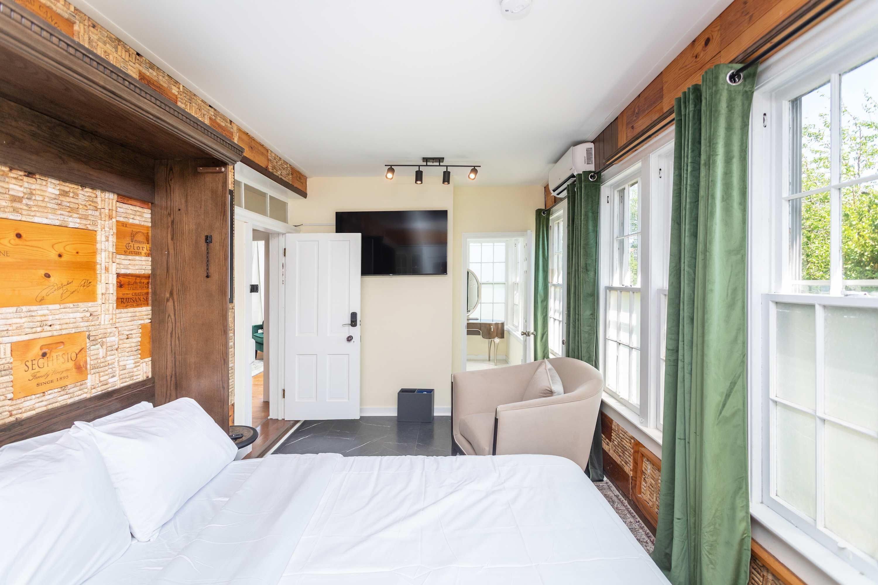 3 bedrooms, WiFi, bed sheets