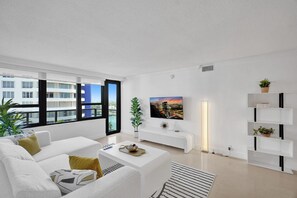 Smart TV - Modern Ocean Escape | Stylish 2BR Condo with Resort Amenities, Pools, Sauna & Gym 1417 (Miami Beach)
