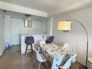 Dining - Flat Aguamar, ground floor, 1 bedroom, garden and swimming pool. (Dénia)