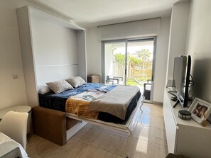 1 chambre, fer et planche à repasser, accès Internet, draps fournis