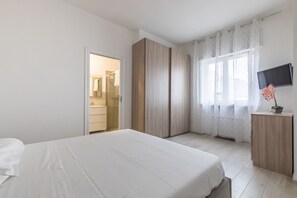 2 室のベッドルーム、アイロン / アイロン台、WiFi