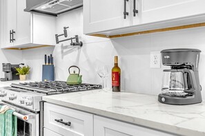 Coffee/tea maker, fridge, microwave, oven