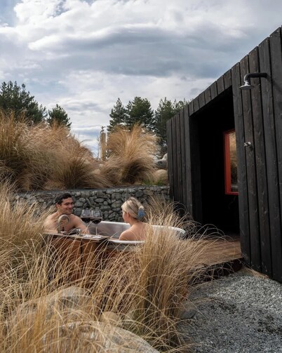 Skylark Cabin – Private Luxury Escape with Hot Tub
