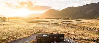 Skylark Cabin – Private Luxury Escape with Hot Tub
