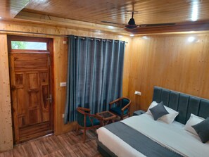 Deluxe Suite, Hill View | 3 bedrooms, in-room safe, laptop workspace, blackout curtains - Harsiwoodstone woodstone orchardstay (Bhatwari)