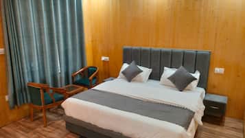 Deluxe Suite, Hill View | 3 bedrooms, in-room safe, laptop workspace, blackout drapes