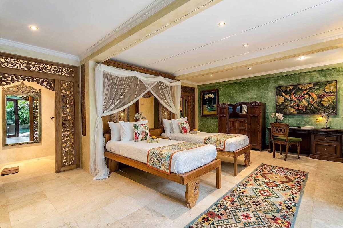 Premier Suite, Balcony, Pool View | Frette Italian sheets, premium bedding, down comforters