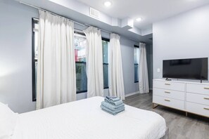 3 slaapkamers, een strijkplank/strijkijzer, reisbedje, wifi