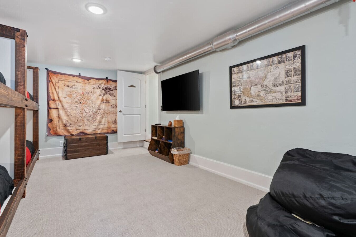 3 bedrooms, desk, travel crib, free WiFi