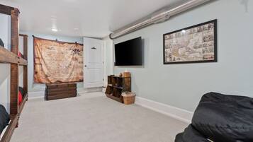 3 makuuhuonetta, työpöytä, vauvan matkasänky, ilmainen Wi-Fi