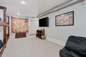 3 bedrooms, desk, travel cot, free WiFi