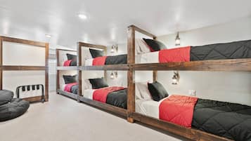 3 bedrooms, desk, travel cot, free WiFi