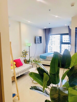 Standard Studio, City View | Egyptian cotton sheets, premium bedding, pillowtop beds