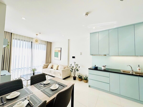 60–tuumainen taulutelevisio, jossa kaapelikanavat