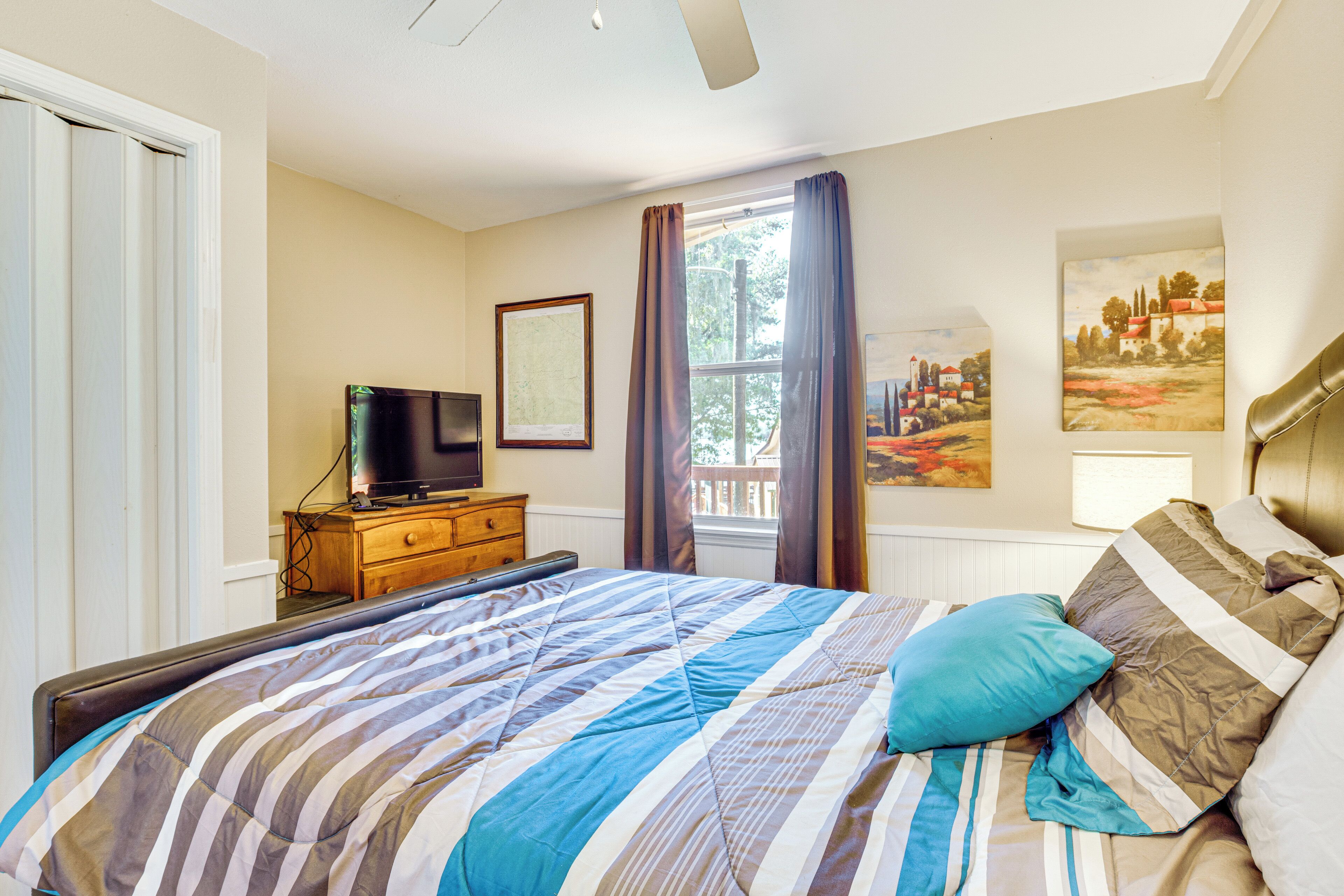 2 bedrooms, iron/ironing board, Internet, bed sheets