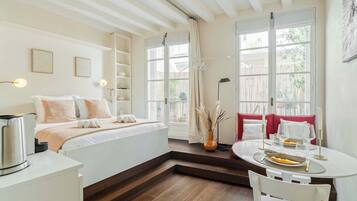 Bügeleisen/Bügelbrett, Reisekinderbett, WLAN, Bettwäsche