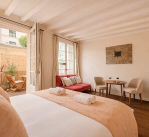 Iron/ironing board, travel cot, WiFi, bed sheets