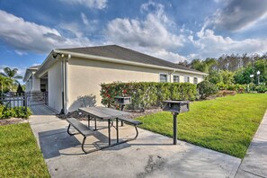 Outdoor dining - Pool, Hot Tub & Theatre Access: Kissimmee Gem (Kissimmee)