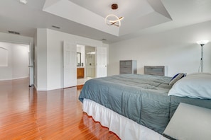 4 bedrooms, iron/ironing board, travel cot, WiFi - Pool, Hot Tub & Theatre Access: Kissimmee Gem (Kissimmee)