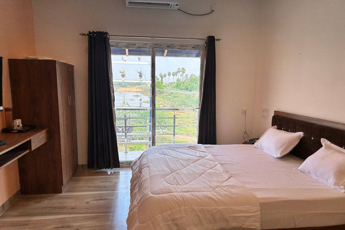 Superior Double Room, Balcony, Lake View | In-room safe, desk, laptop workspace, iron/ironing board