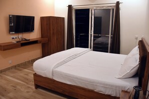 Superior Double Room, Balcony, Lake View | In-room safe, desk, laptop workspace, iron/ironing board - Sai Vigna Regency (Tiruppattur)