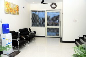 Lobby sitting area - Sai Vigna Regency (Tiruppattur)