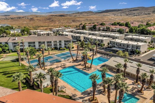 Best View! 6 Pools & 4 Hot Tubs! Waterslides! Sport Courts! Remodeled! Location!