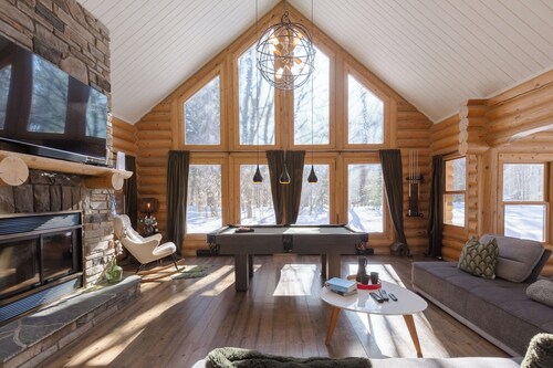 Relaxing Sauna & Hot Tub, Near Ski Slopes,Trails