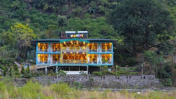 Mặt tiền nơi lưu trú