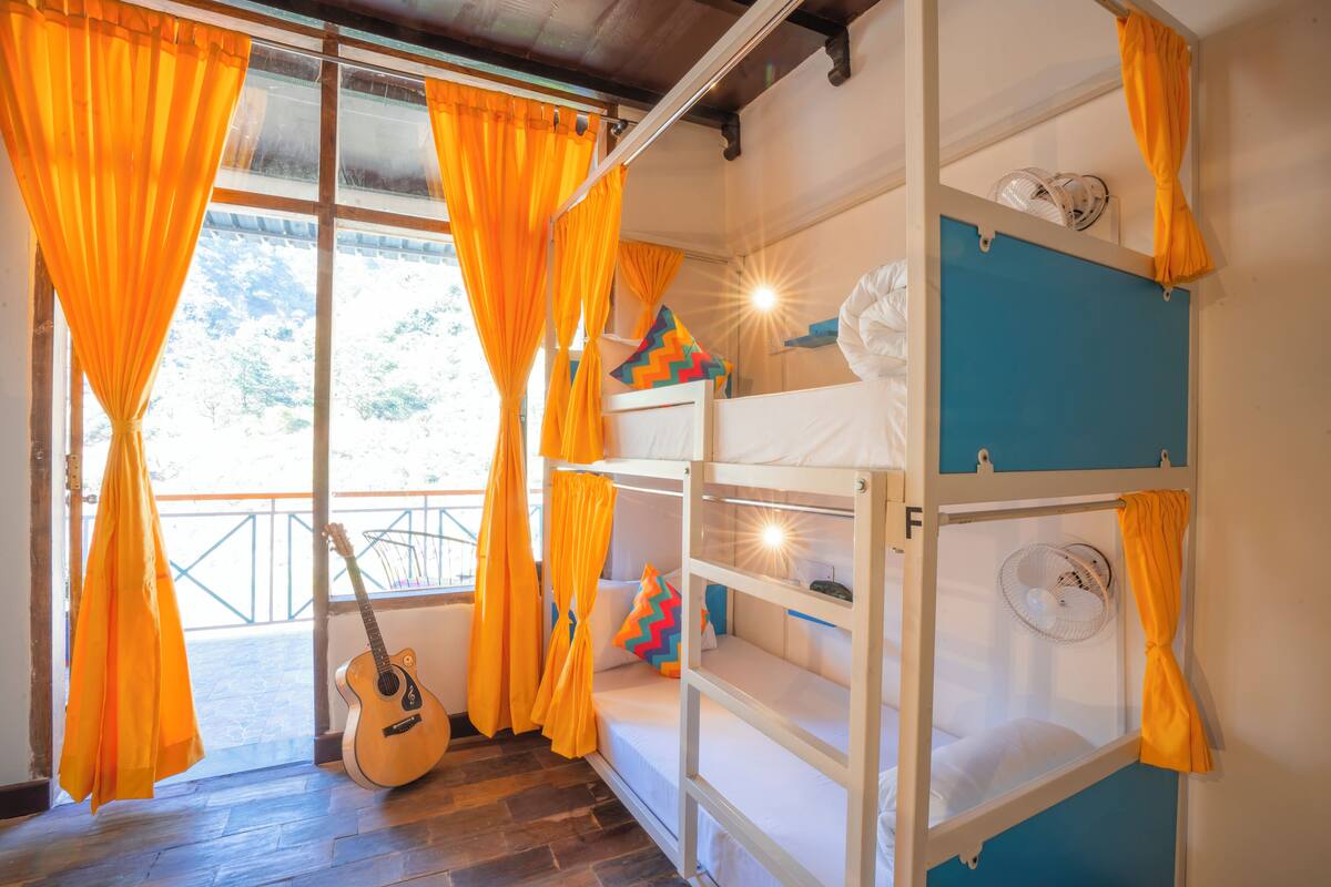 Bed in 6 Bed Mixed A/C Dormitory Room with Ensuite Bathroom | WiFi (free)