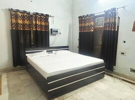 Standard Double Room | Desk, soundproofing, bed sheets