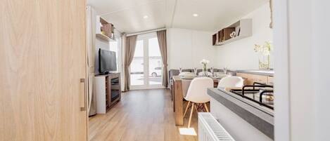 Fridge, microwave, oven, coffee/tea maker