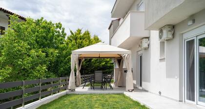 SithoniaRS Alfi Luxury Ground Floor Apartment with Private Garden