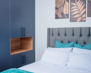 2 bedrooms, iron/ironing board, WiFi, bed sheets