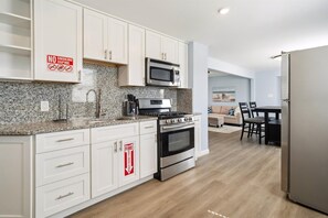 Fridge, oven, coffee/tea maker, blender