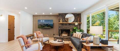 Télévision, cheminée