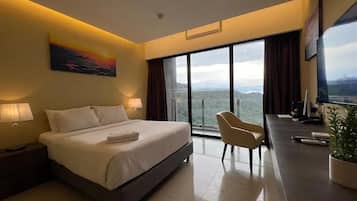 Double Room | Minibar, in-room safe, desk, laptop workspace