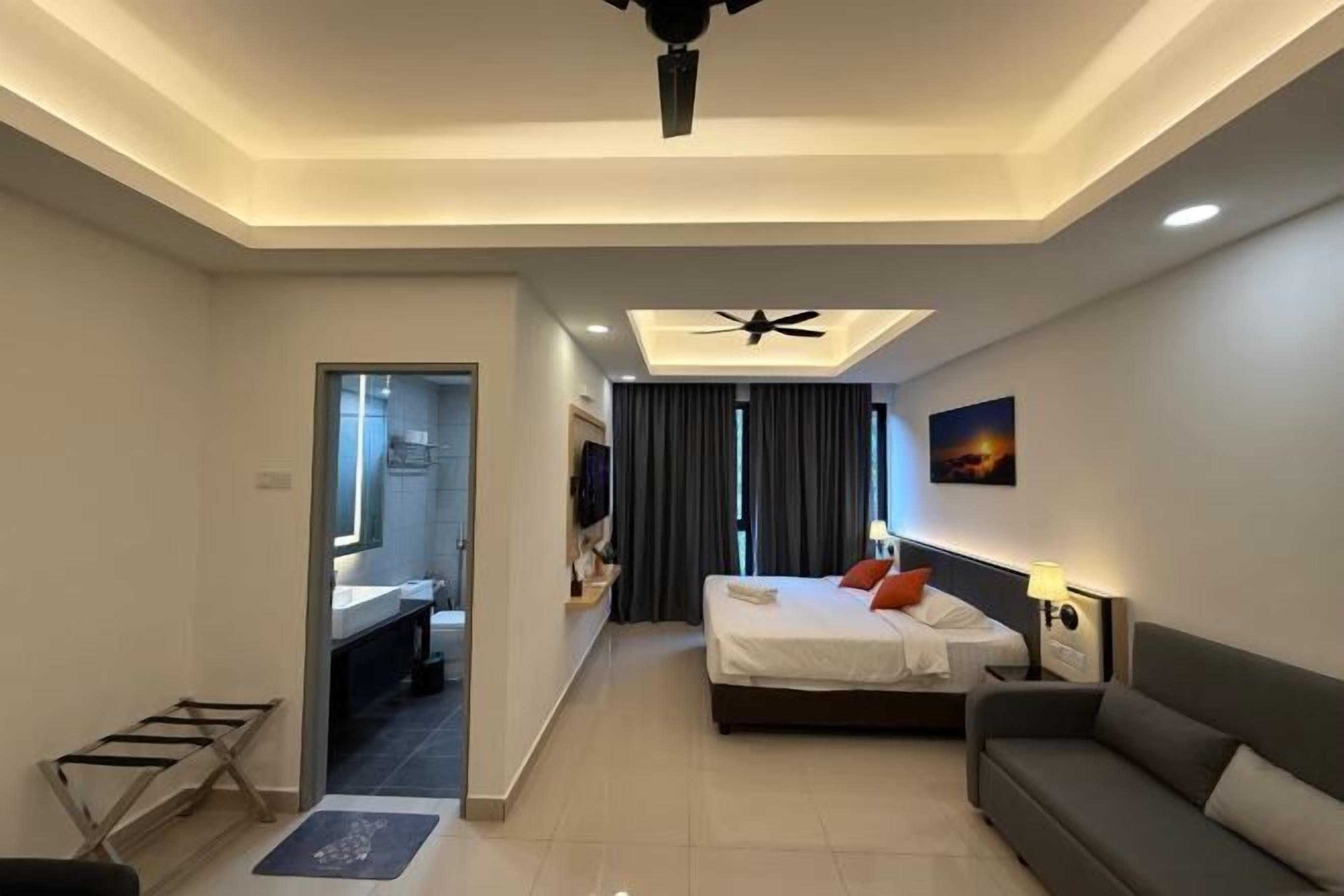 Minibar, in-room safe, desk, laptop workspace