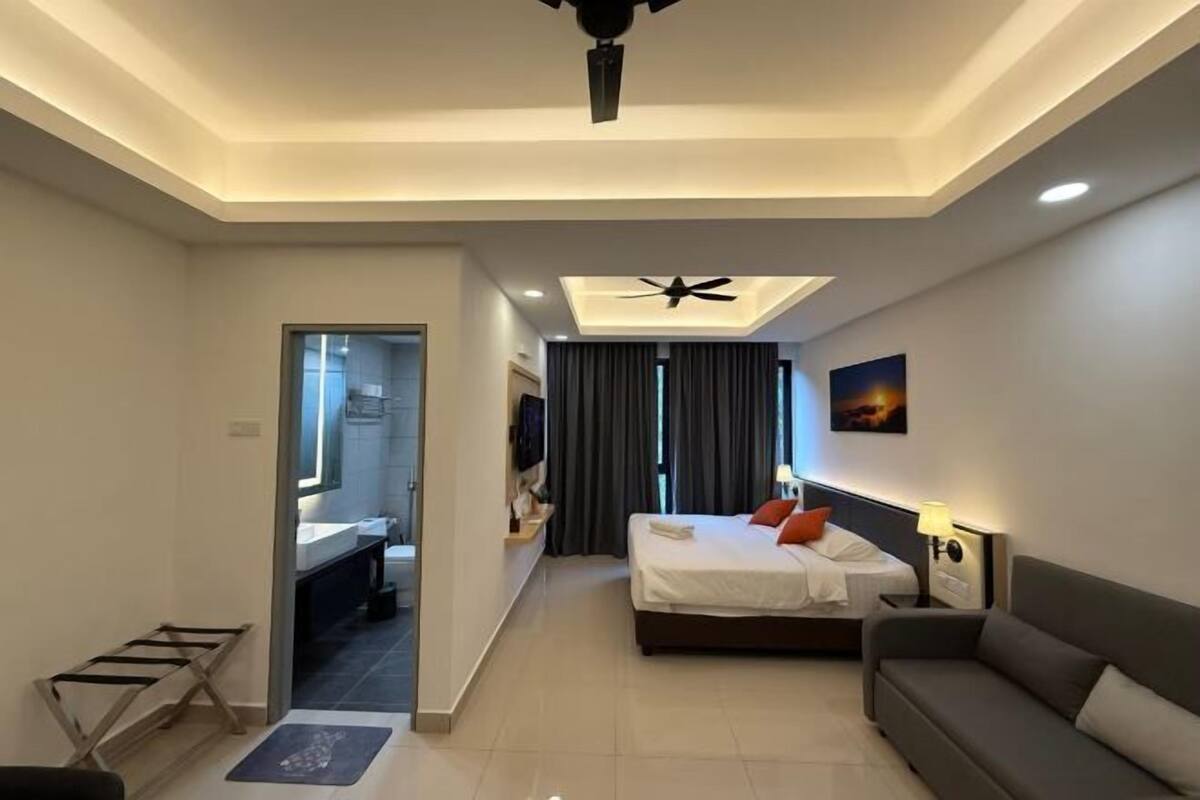 Minibar, in-room safe, desk, laptop workspace