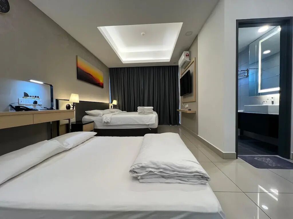 Deluxe kamer (King) | Een kluis op de kamer, een bureau, een laptopwerkplek