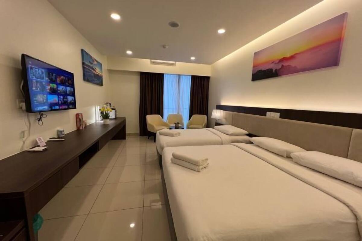 Minibar, in-room safe, desk, laptop workspace