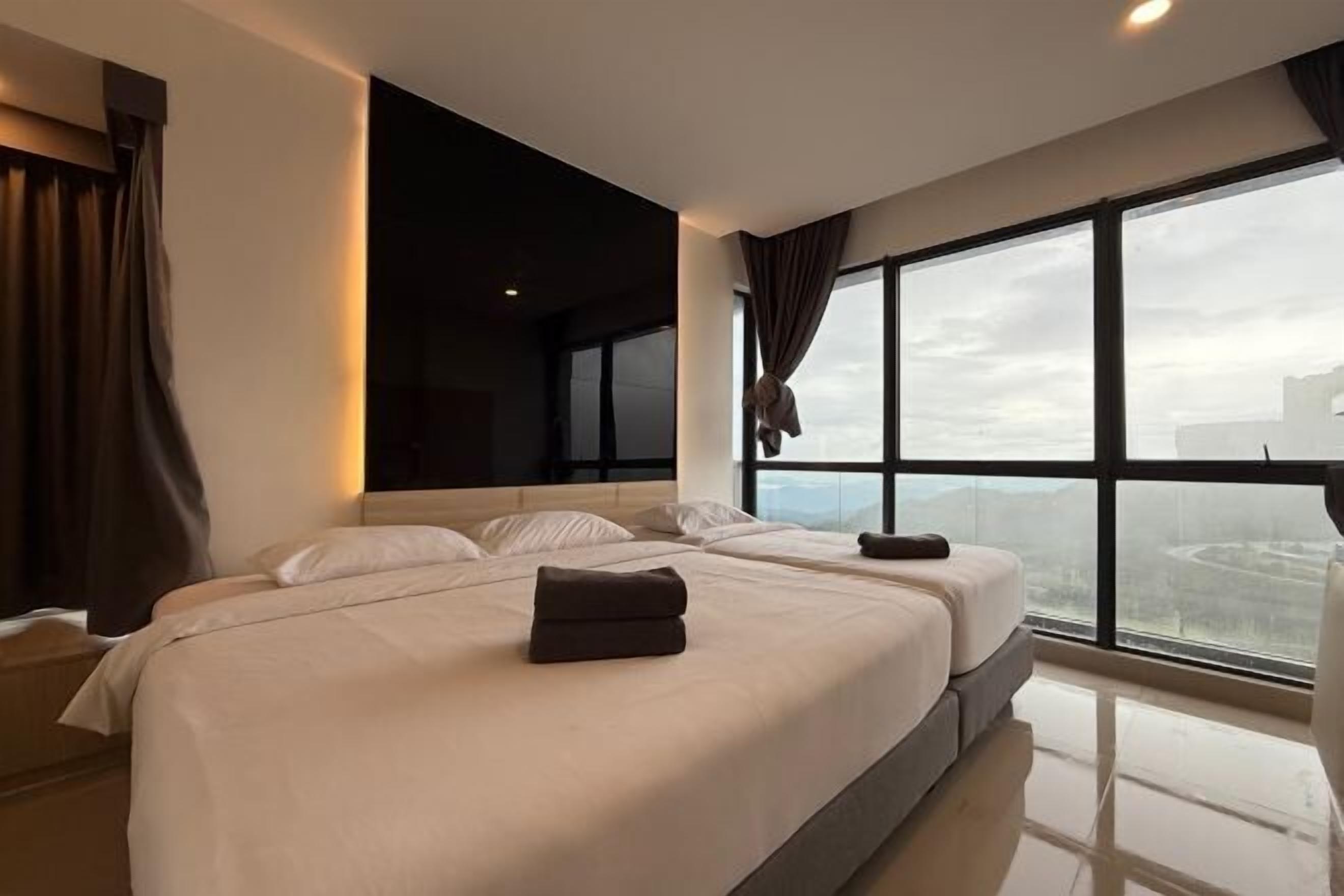 Minibar, in-room safe, desk, laptop workspace