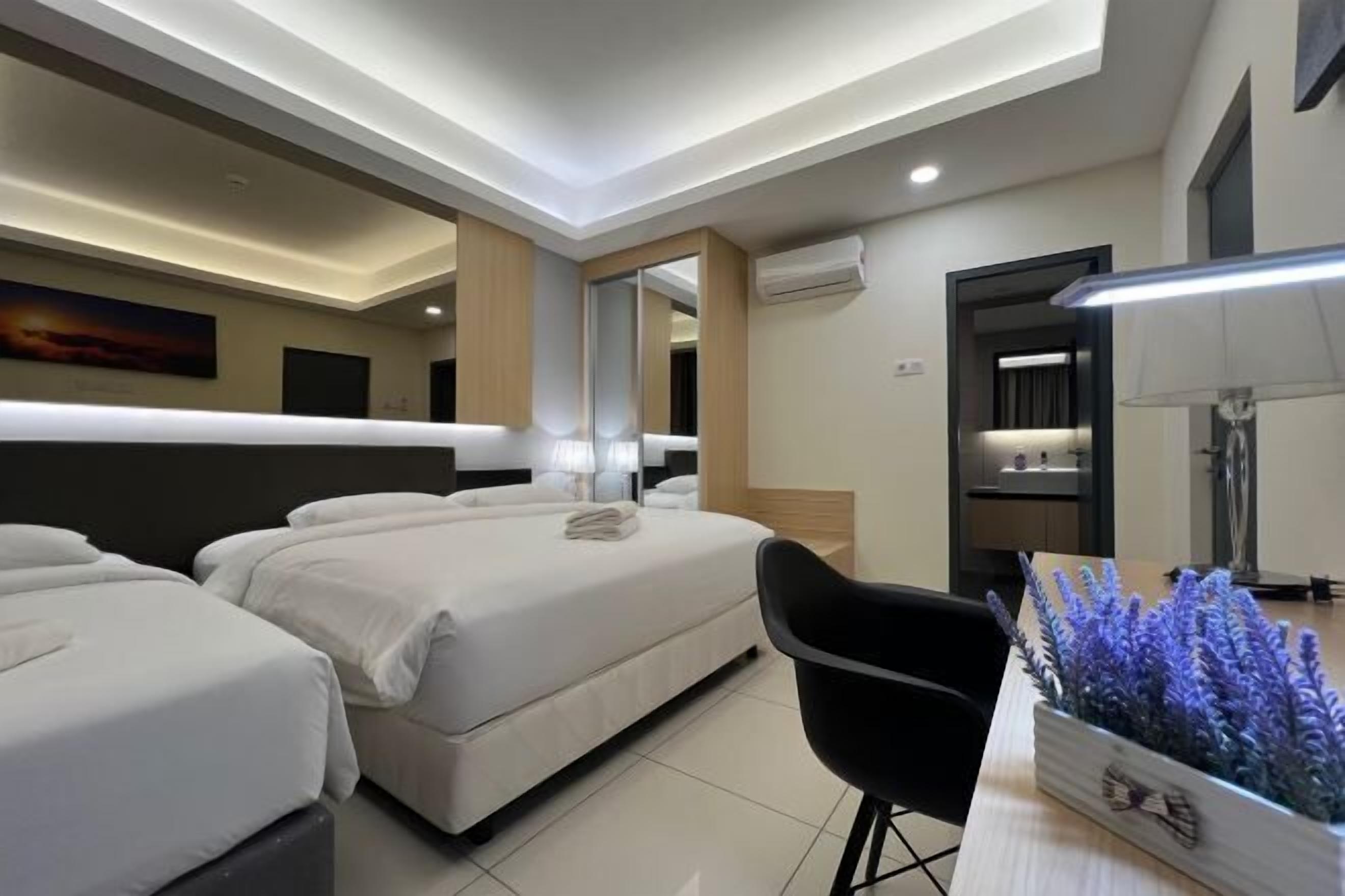 Minibar, in-room safe, desk, laptop workspace