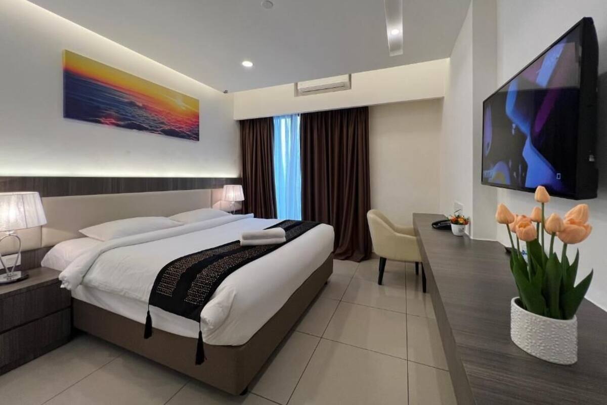 Habitación Deluxe, 1 habitación | Minibar, caja fuerte, escritorio y espacio para trabajar con un portátil