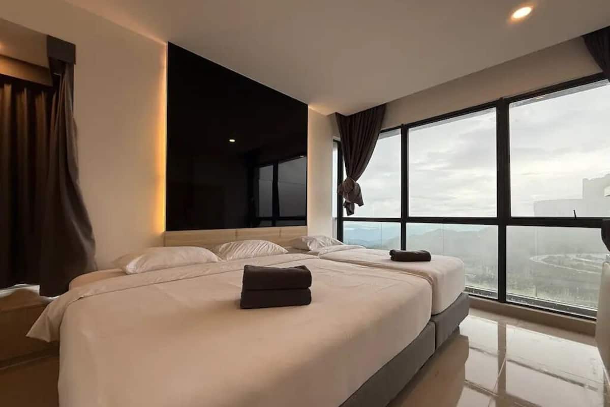 Habitación Premium, 3 habitaciones | Zona de estar | Smart TV de 50 pulgadas con canales por cable, Netflix