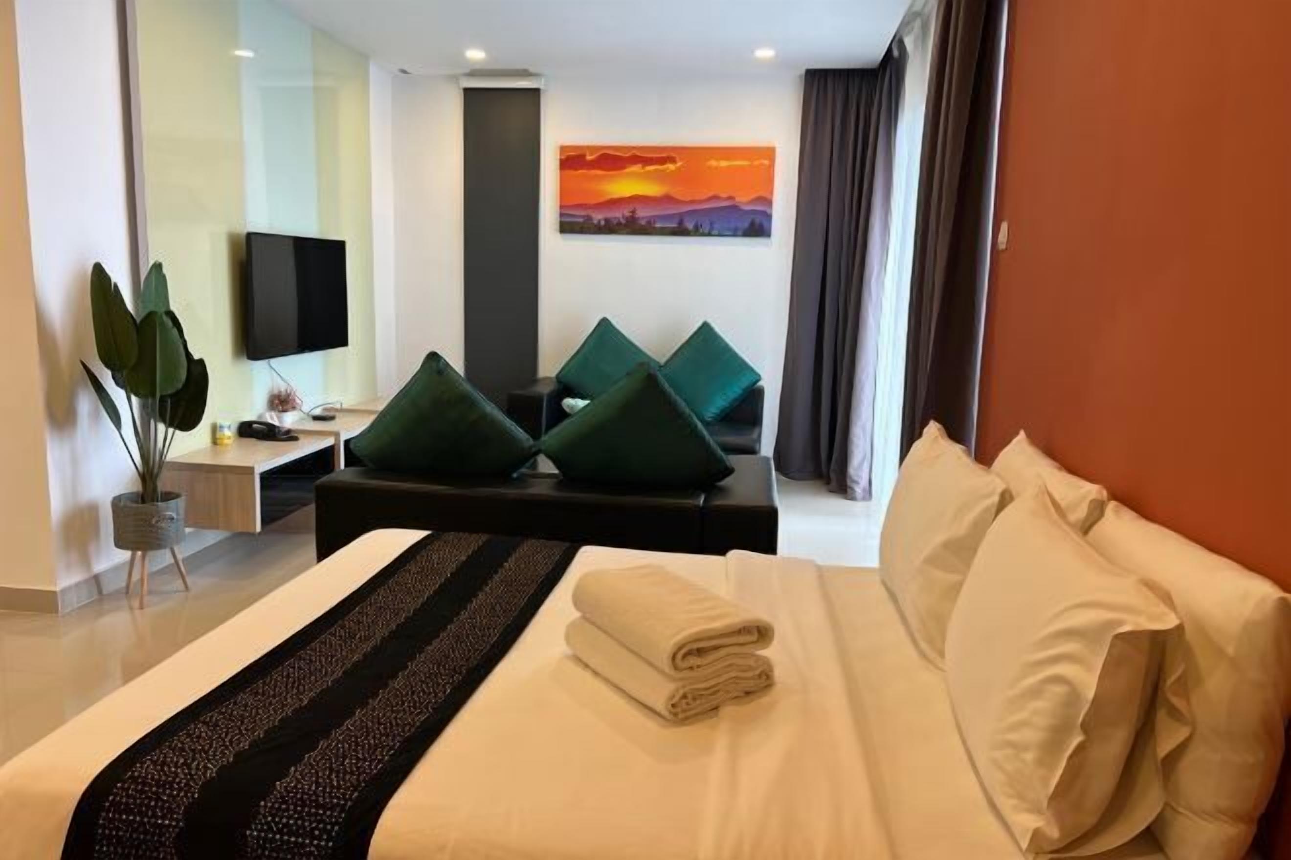 Minibar, in-room safe, desk, laptop workspace