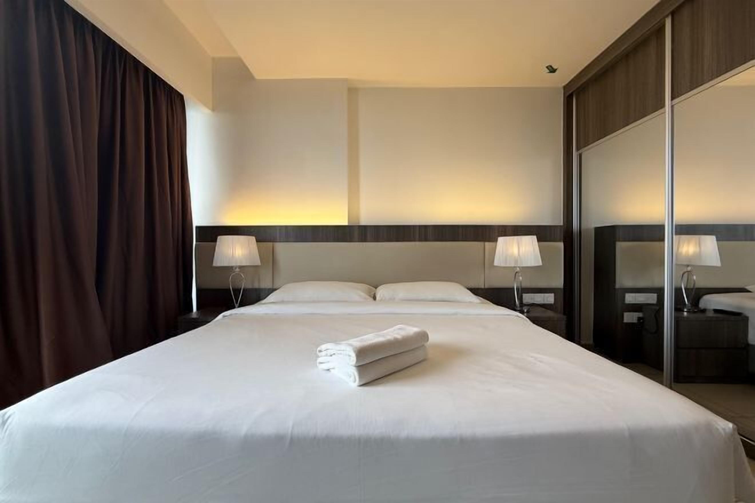 Minibar, in-room safe, desk, laptop workspace